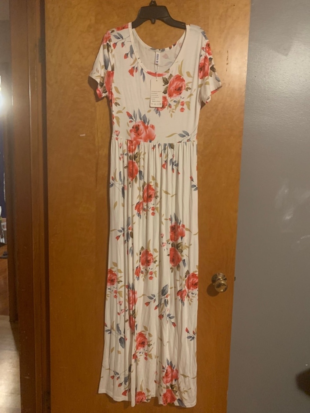 Women's Floral Scoop Neck Maxi Dress in White and Coral